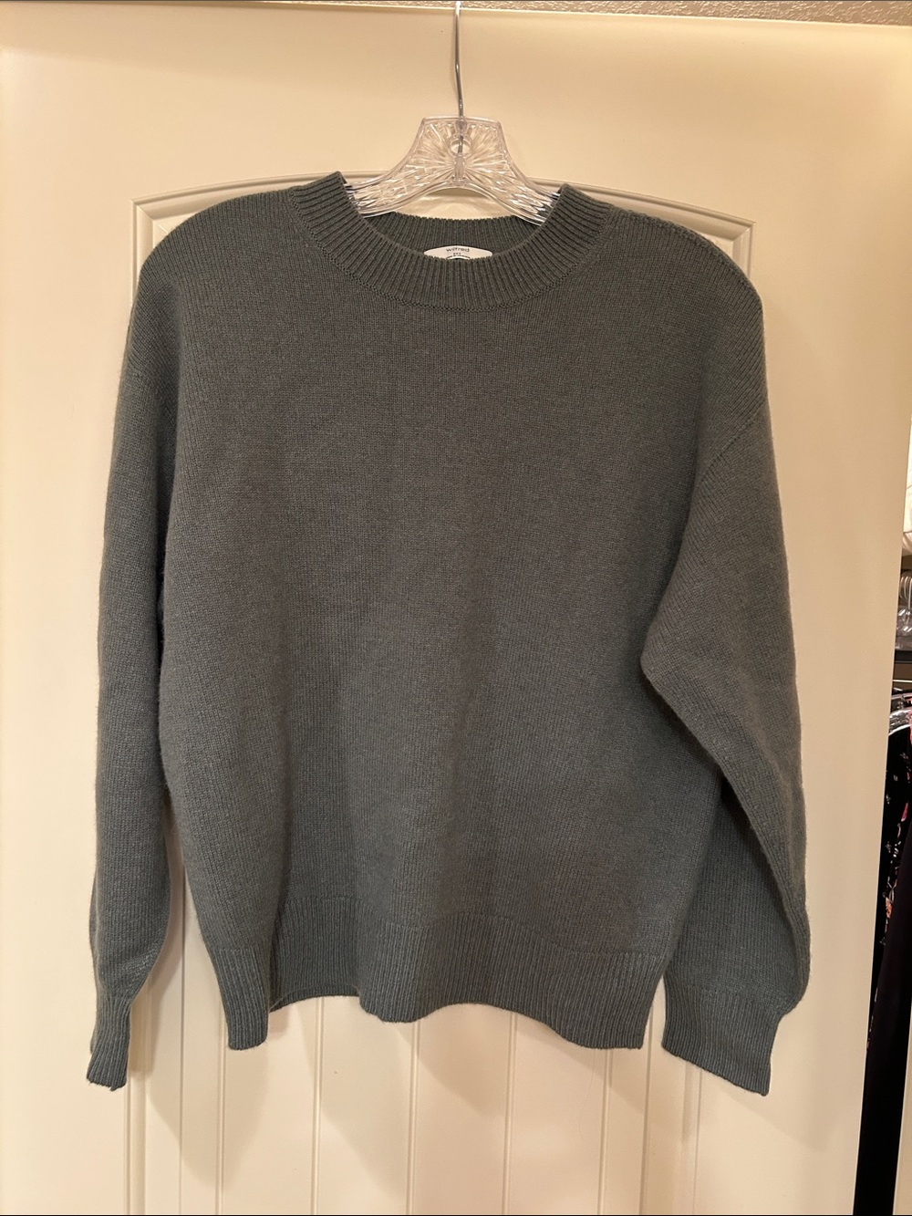 Womens Aritzia Wilfred Crewneck Sweater in Slate Green